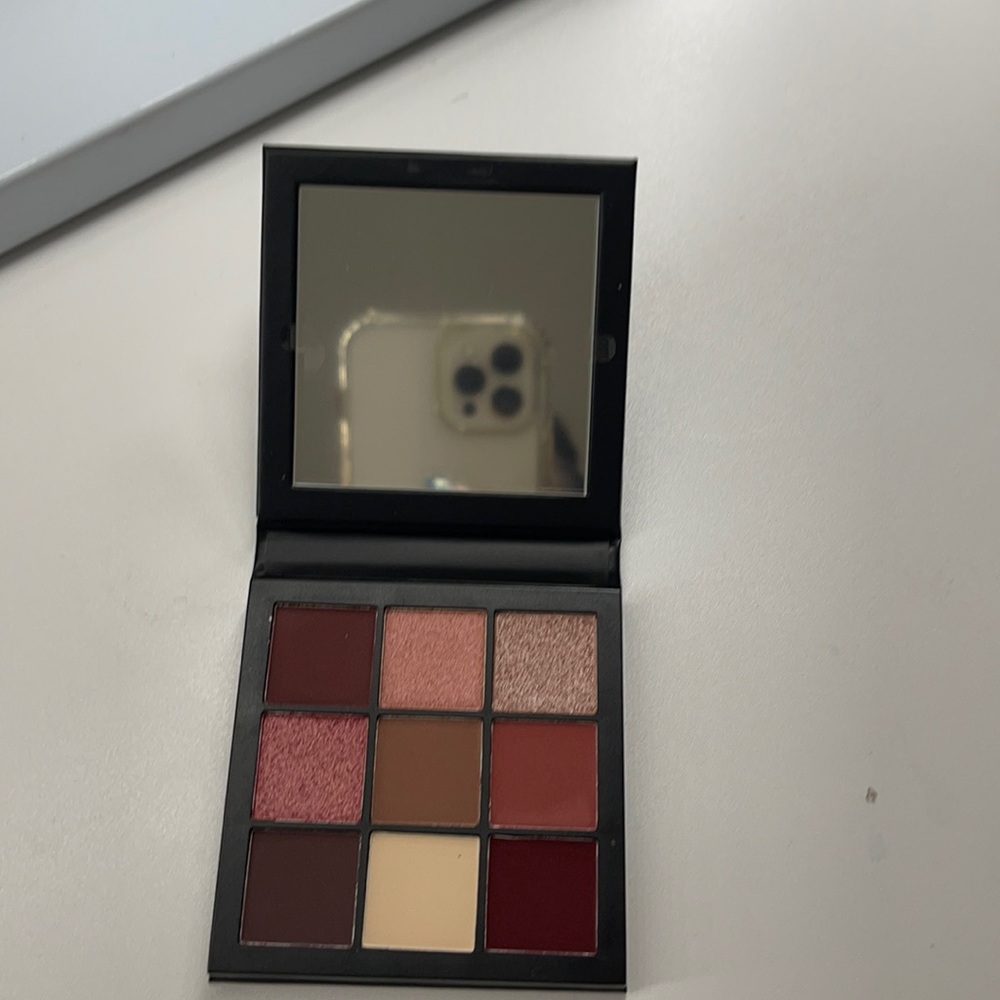Huda beaty mauve pallete